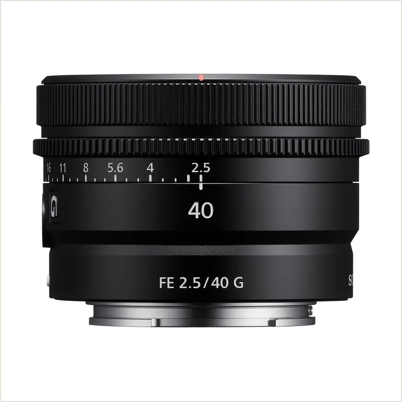 Объектив Sony FE 40mm f/2.5 G (SEL40F25G), черный